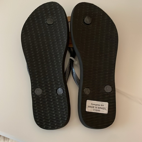 New Havaianas Flip Flops - Picture 2 of 2